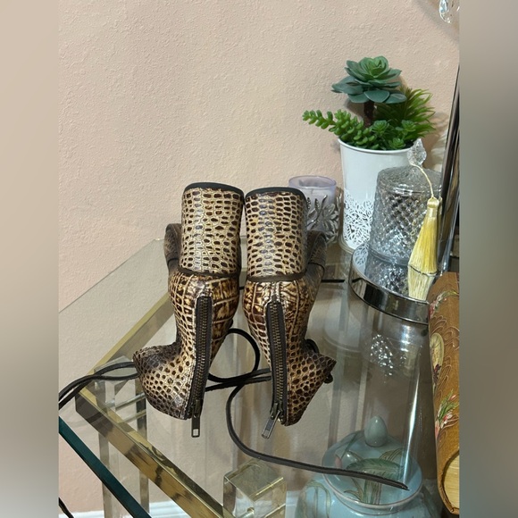 Freebird by Steven Joyce Croc-Embossed Lace-Up Block Heeled Pumps Size 7 - Picture 9 of 13